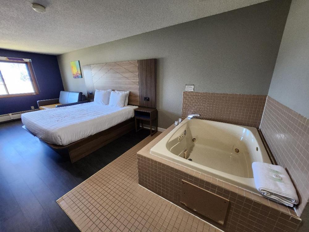 Super 8 By Wyndham Wi Hayward