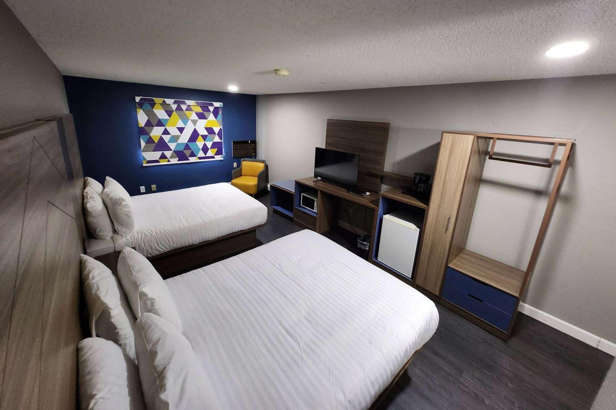 Super 8 By Wyndham Wi Motel 2*