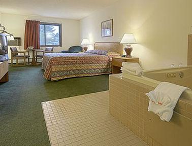 Super 8 By Wyndham Wi Hayward